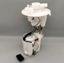 Load image into Gallery viewer, Toyota Corolla / Camry / Yaris / RAV4 / Crown Fuel Pump Assembly 77020-02C30