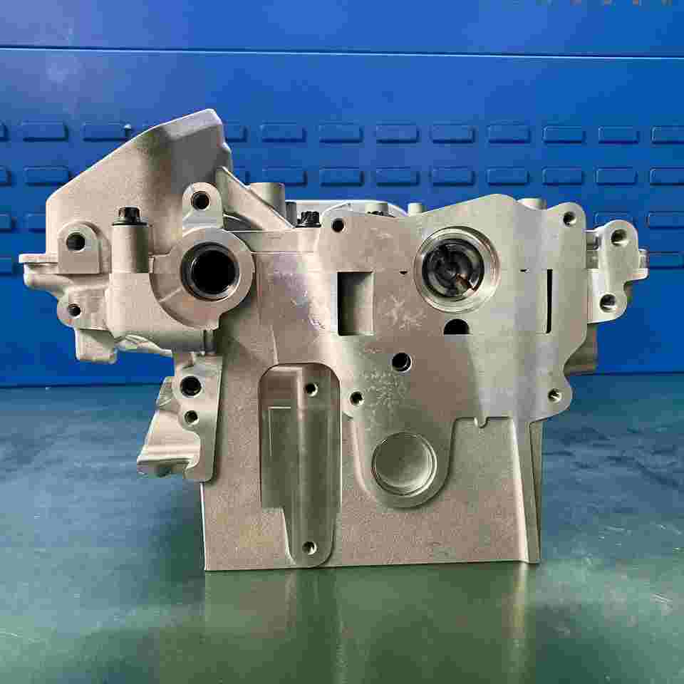 Brand New M274 920 C200 Cylinder Head A2740106602 for MERCE DES B Enz C200 2.0T 16 VALVE