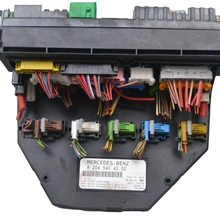 Load image into Gallery viewer, Second Hand 202 Former SAM Computer 204 BCM Controller C220 C230 C240 E200L E260L E300L Front SAM Module A2045404250